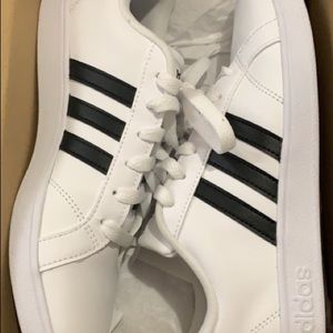 New Adidas , 6Y (kids sized)